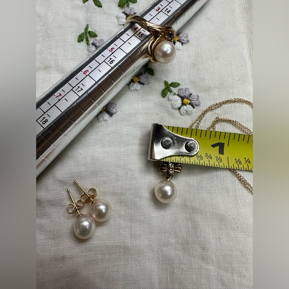 14 K gold chain with pearl pendant with Two diamonds, 14k earrings and r… - Picture 6 of 16